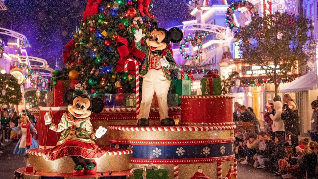 Holiday festivities at Disney World (Photo: Disney)