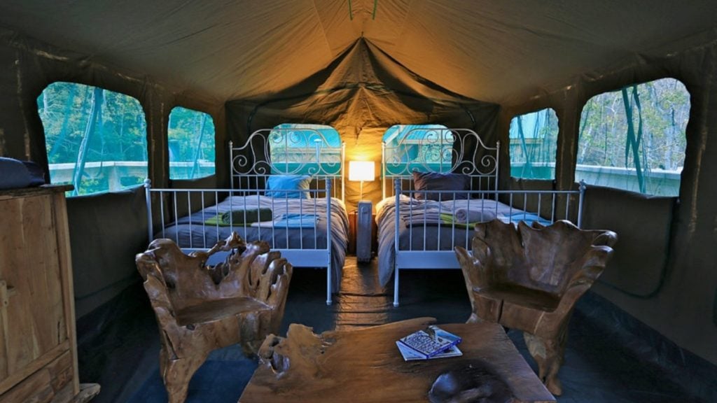 Abans un campament de pesca i caça, Bear Camp és ara un campament de tendes de campanya de luxe d'estil safari (Foto: Bear Camp)