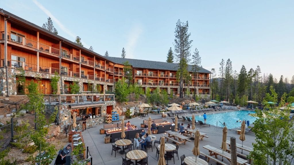 Rush Creek Lodge hotel near Yosemite