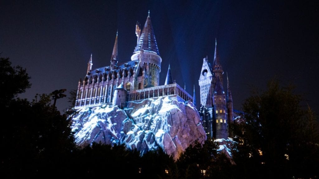 Hogwarts Castle illuminated at night at the Wizarding World of Harry Potter in Orlando (Photo: Shutterstock)