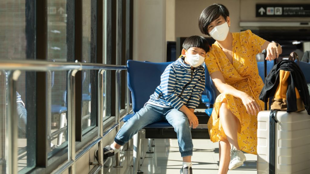 Parent and child wearing masks (Photo: Shutterstock)