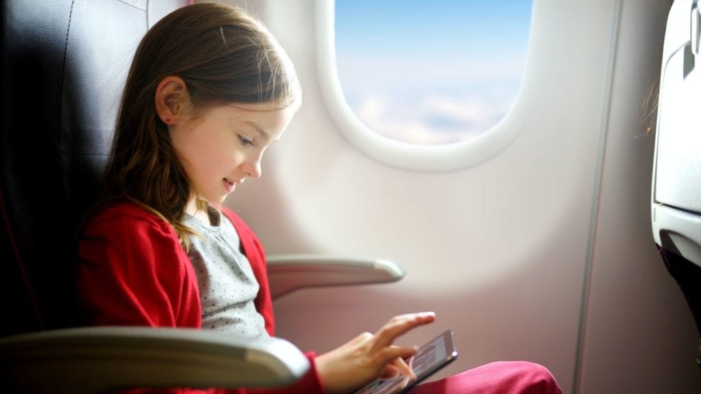 Flying with kids is easier when children are entertained (Photo: Shutterstock)