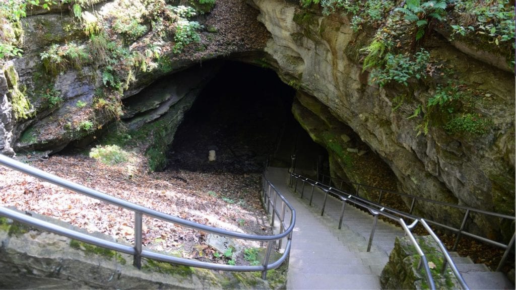Entrance to Mammoth Cave National Park (Photo: Wangkun Jia / Shutterstock)
