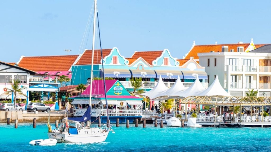 Bright and colorful buildings line the harbor of Kralendijk, Bonaire (Photo: @Russell_Robinson via Twenty20)