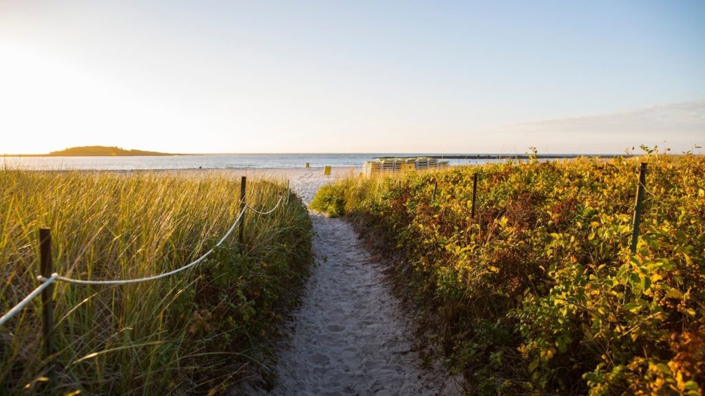 Goose Rocks Beach on New England fall foliage vacations in Kennebunkport, Maine (Photo: Tides Beach Club)