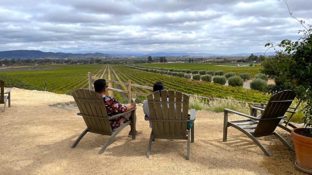 couple at Gloria Ferrer Vineyard during a stop on Globus' California Dreamin’: Northern California by Design California guided tour