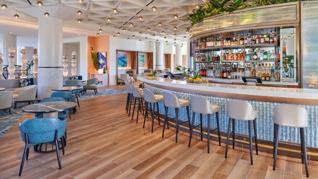The lobby bar serves specialty cocktails exclusively for Swan Reserve guests (Photo: Marriott)