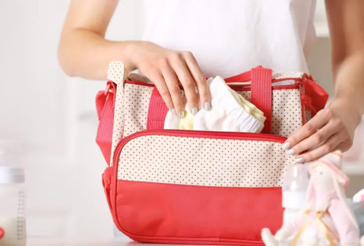 Packing bag for baby travel (Photo: Africa Studio/Shutterstock)