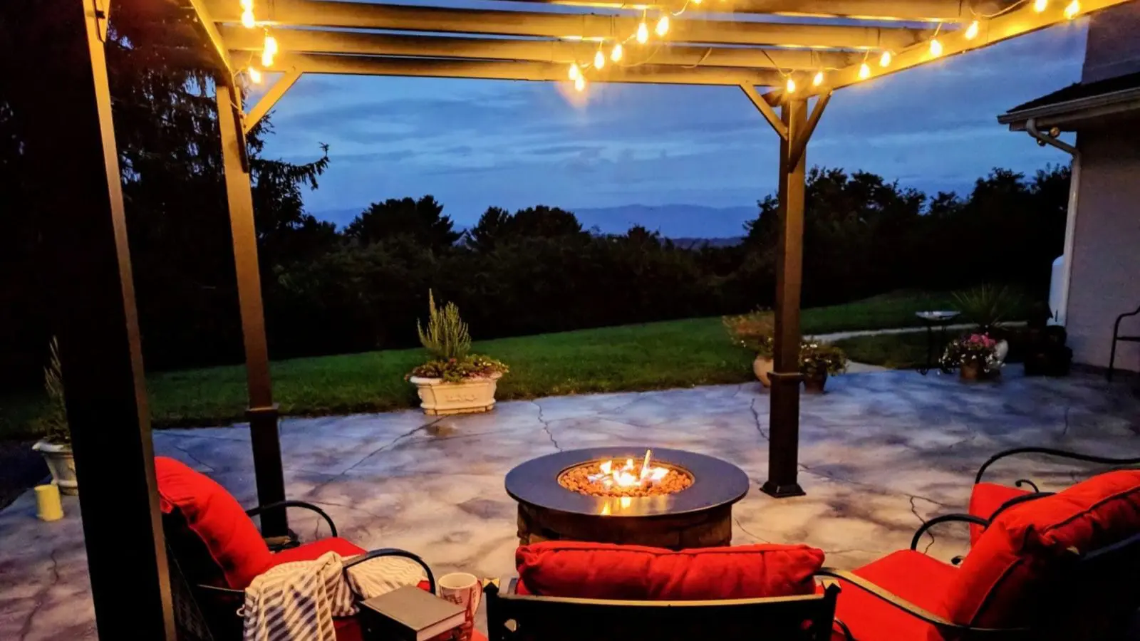 Vacation home patio with fire pit (Photo: @MargJohnsonVA via Twenty20)