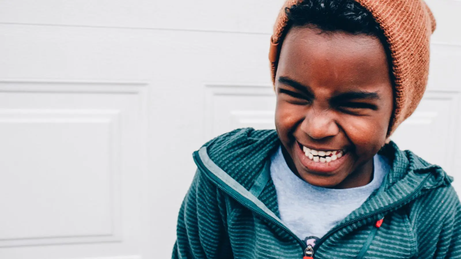Boy laughing at funny jokes for kids (Photo: @amyhilbrand via Twenty20)