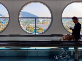 Airport traveler (Photo: @SeanZ via Twenty20)
