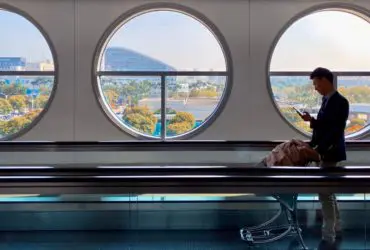 Airport traveler (Photo: @SeanZ via Twenty20)