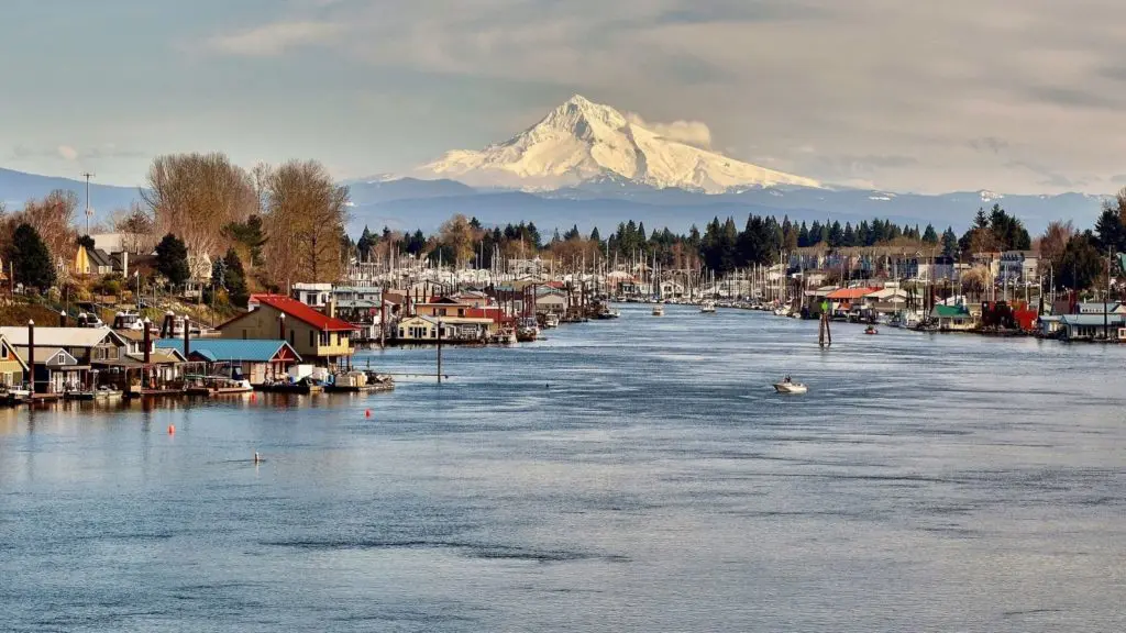 Mt. Hood looms above the Columbia River in Portland (Photo: @mikephotog7 via Twenty20)