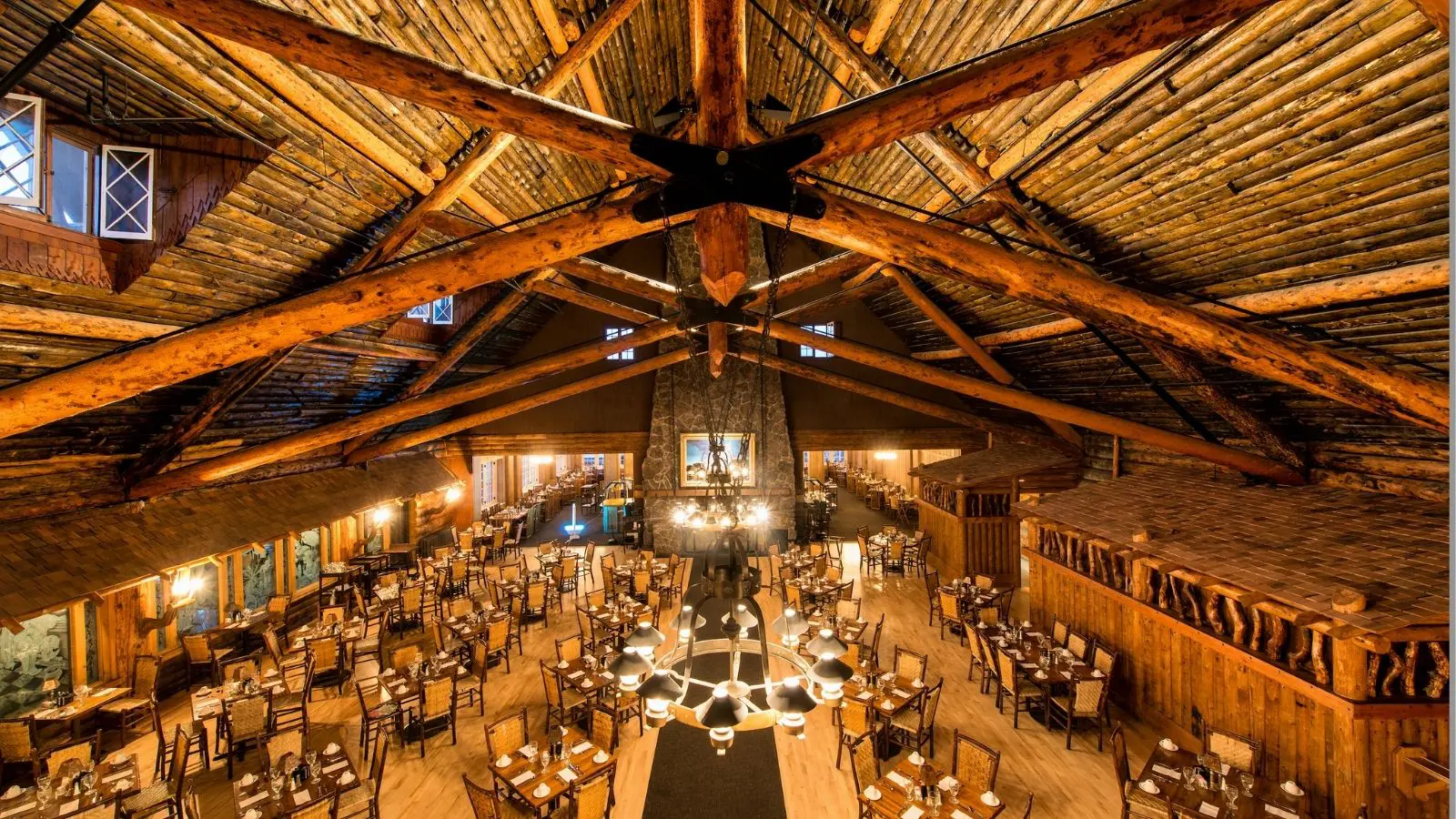 Old Faithful Inn national park lodge in West Yellowstone, Montana (Photo: Shutterstock)