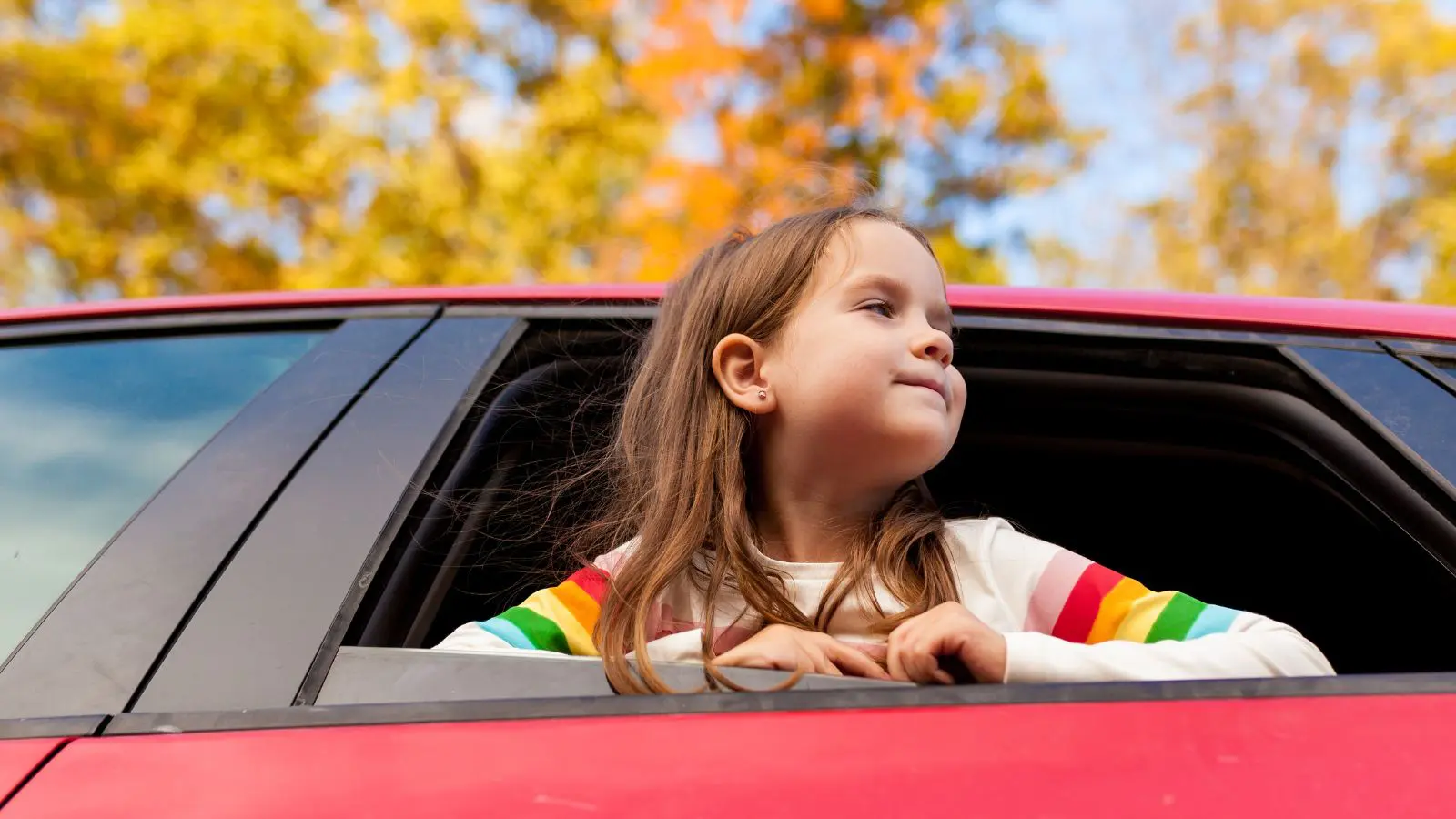 Young girl on a road trip (Photo: @gor_tanya via Twenty20)