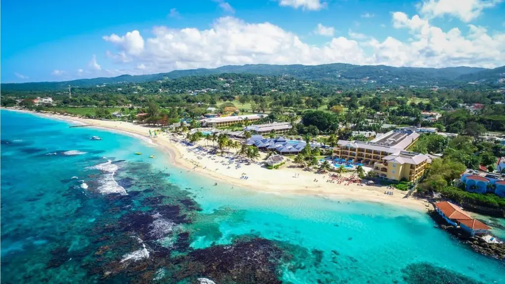 Aerial view of Jewel Runaway Bay Beach Resort and Waterpark (Photo: Jewel Runaway Bay)