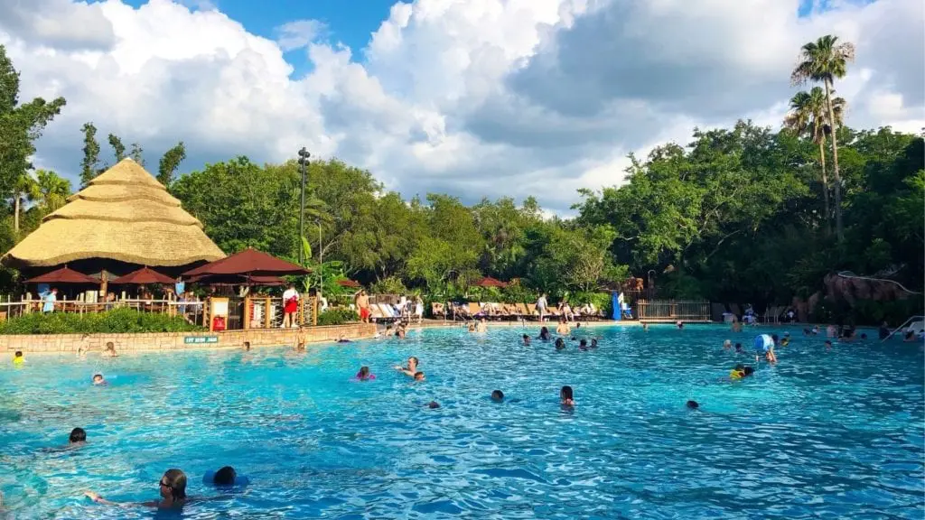 Guests swimming at Disney's Animal Kingdom Lodge (Photo: @klintarnold via Twenty20)