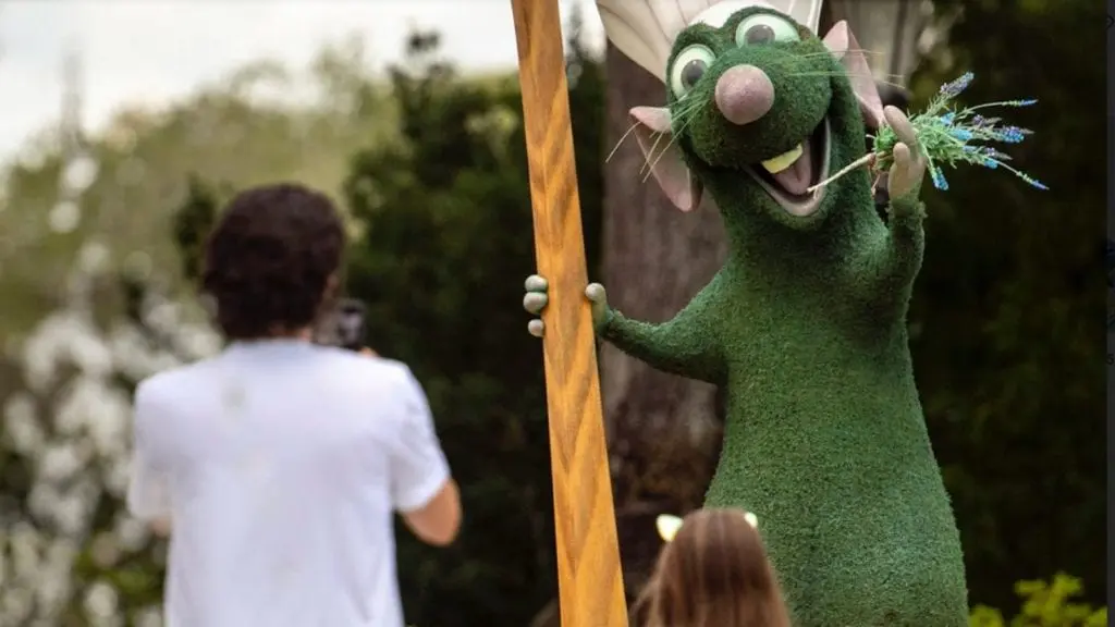 Ratatouille topiary (Photo: Kent Phillips / Walt Disney World)
