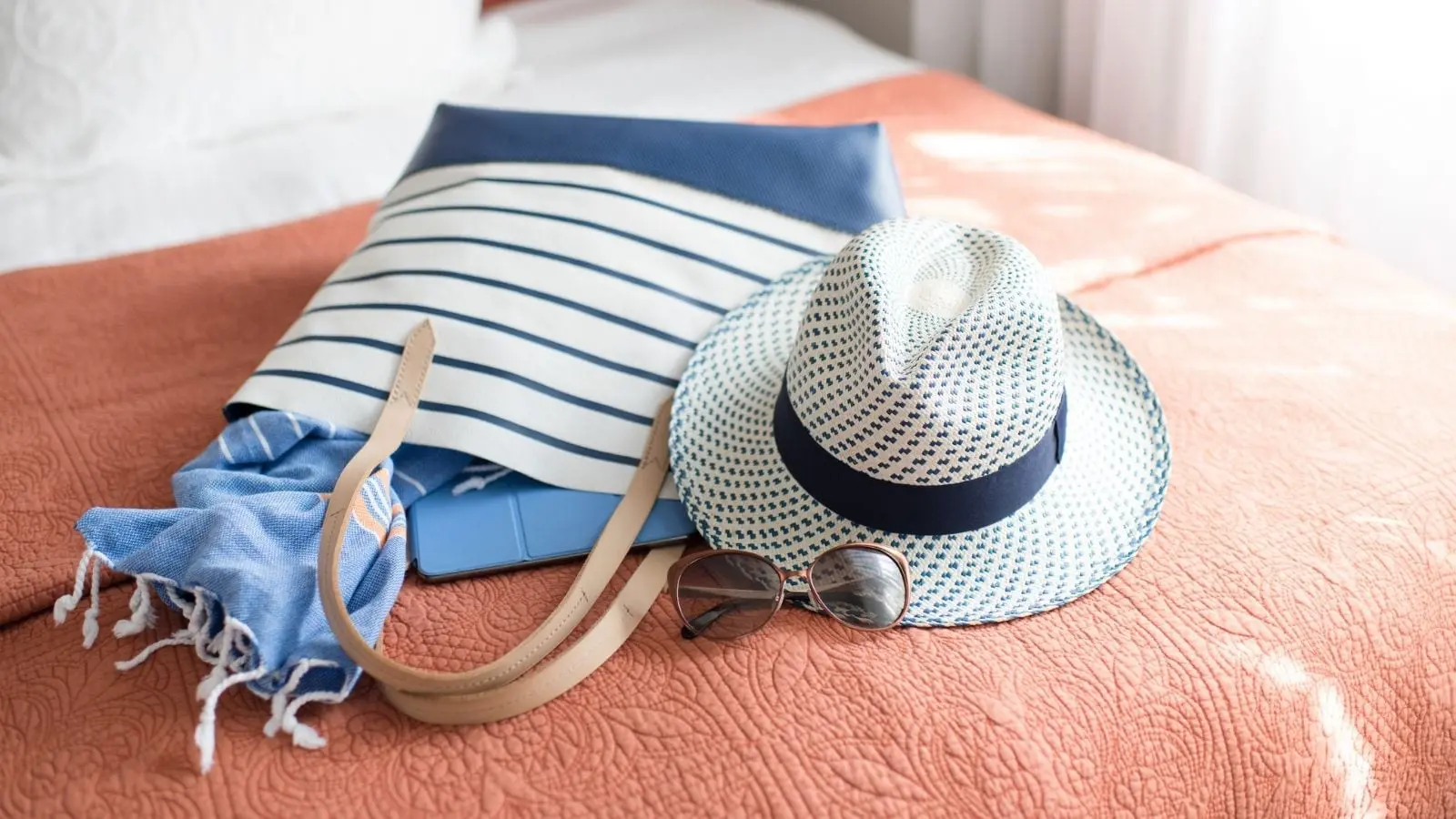 Beach bag and other summer essentials (Photo: Anna Hoychuk / Shutterstock)