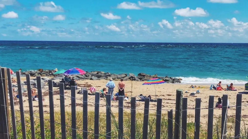 grandparents and grandkids and others on the beach in Palm Beach, Florida, a top destination for skipgen travel