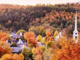 Brilliant fall foliage in Stowe, Vermont (Photo: Mark Vandenberg)