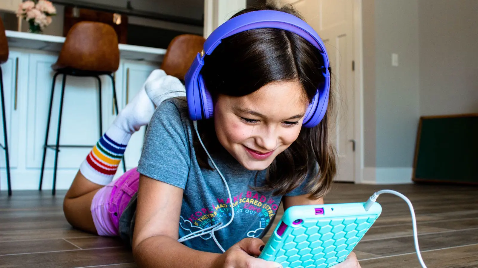Girl with headphones (Photo: @amyhilbrand via Twenty20)