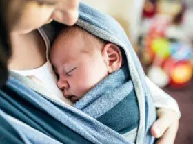 Mother carrying baby in a sling (Photo: Shutterstock)