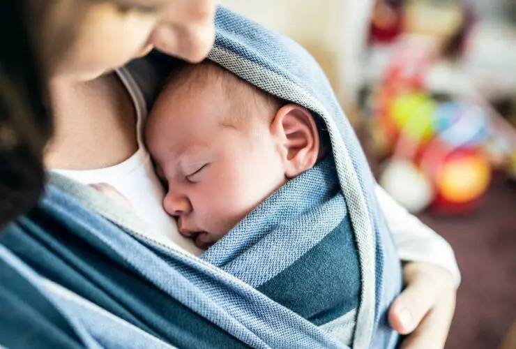 Mother carrying baby in a sling (Photo: Shutterstock)