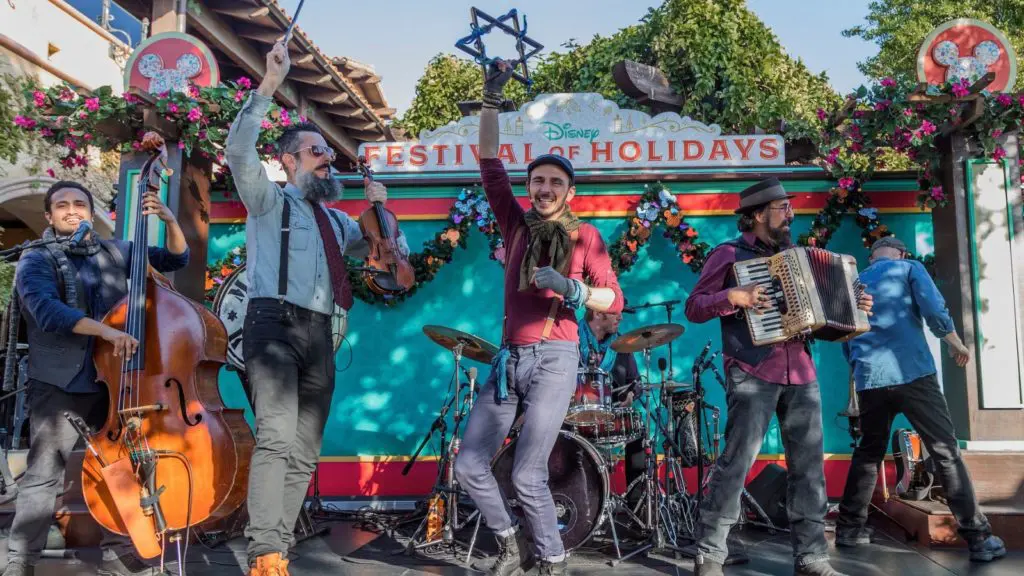 Celebrating the holidays (Photo: Joshua Sudock / Disneyland Resort)