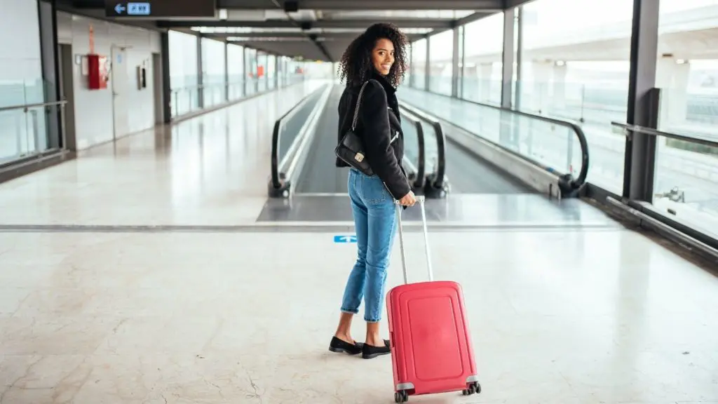 Airport traveler with suitcase (Photo: Shutterstock)