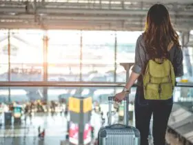 Woman at airport with carry-on luggage (Photo: Shutterstock)
