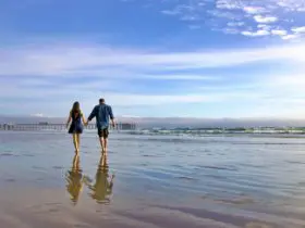 Couple on the beach in San Luis Obispo (Photo: @yellofishdesign via Twenty20)