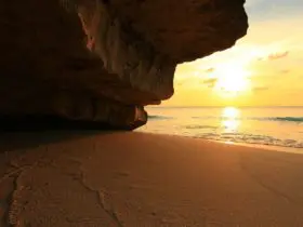Dusk on a sandy beach in Bimini, Bahamas (Photo: @_yvinas_ via Twenty20)
