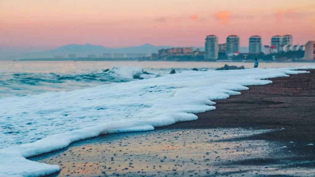 Beach sunrise in Puerto Vallarta, Mexico (Photo: @QuinnGunter via Twenty20)