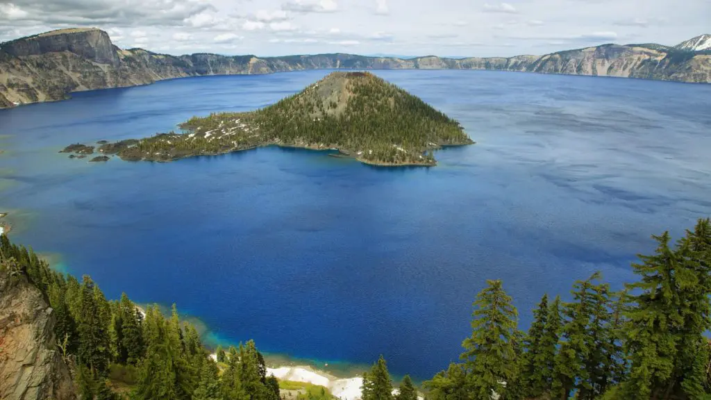 Wizard Island on Crater Lake, Oregon (Photo: Envato)