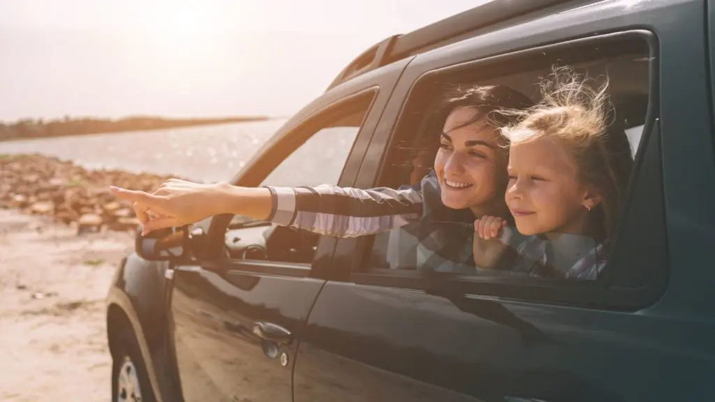Mother and daughter on a road trip (Photo: Shutterstock)