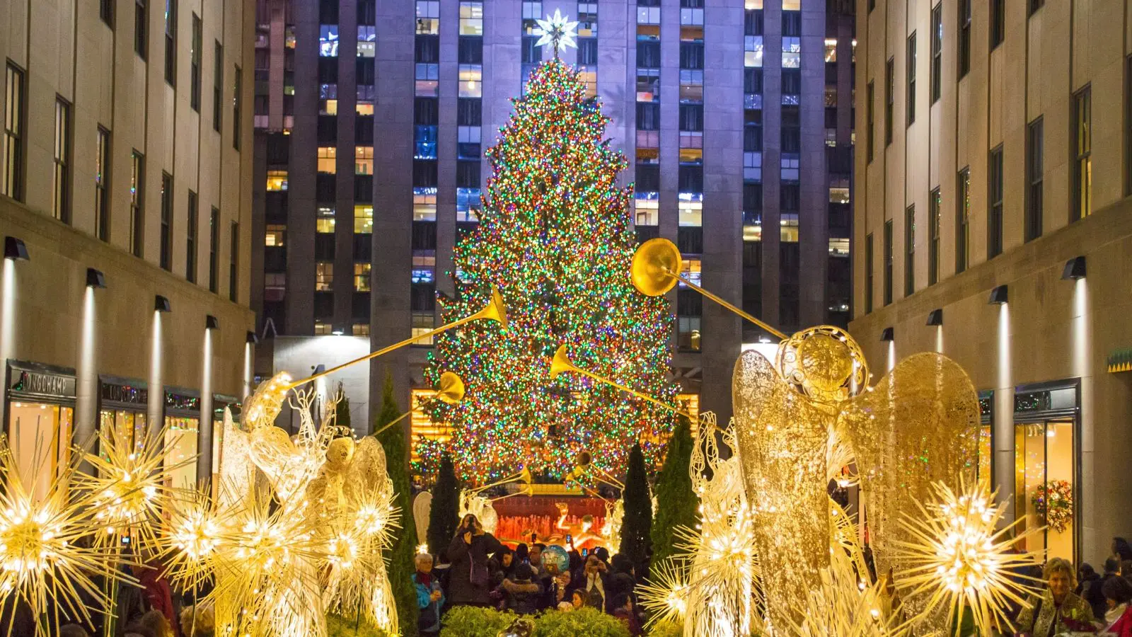 Rockefeller Center all decorated for Christmas (Photo: Shutterstock)
