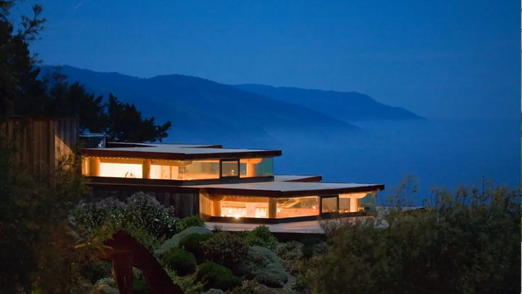 Cliffside Sierra Mar restaurant at the Post Ranch Inn (Photo: Kodiak Greenwood)