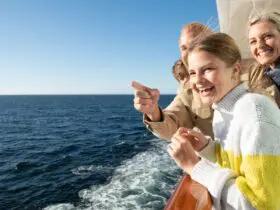 Family onboard a Holland America heritage cruise (Photo: HAL)