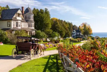 Private carriage tour on Mackinac Island (Photo: Mackinac Island Tourism)