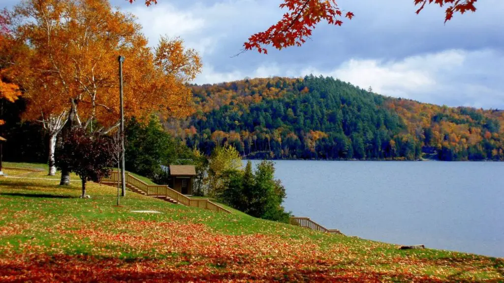 Danau Schroon di Adirondacks (Foto: Kantor Regional Pariwisata Berkelanjutan)