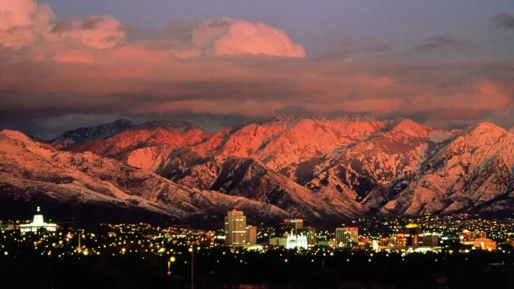 Sunset over Salt Lake City and the mountains (Photo: S. Greenwood)