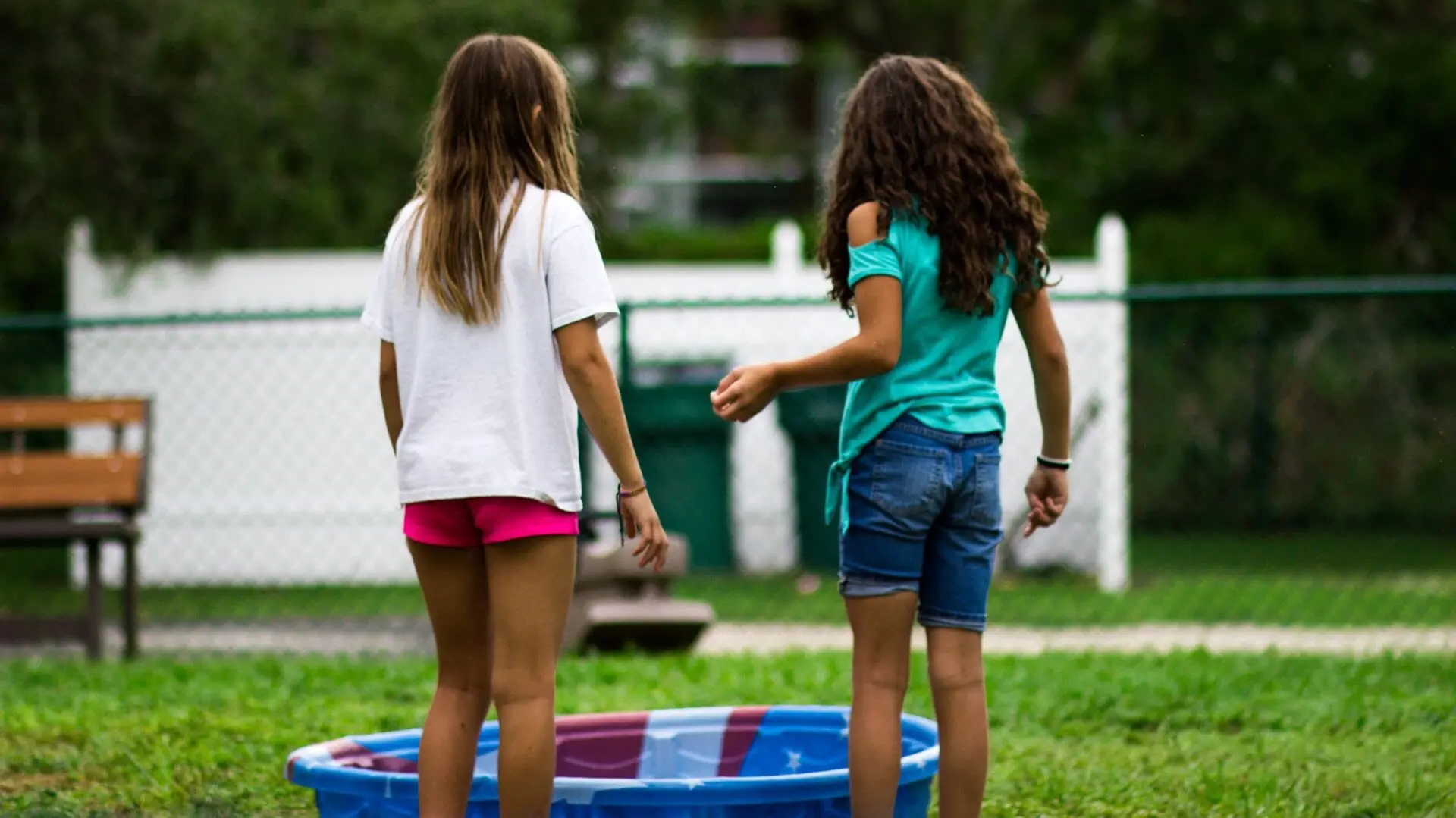 kids in front of kiddie pool