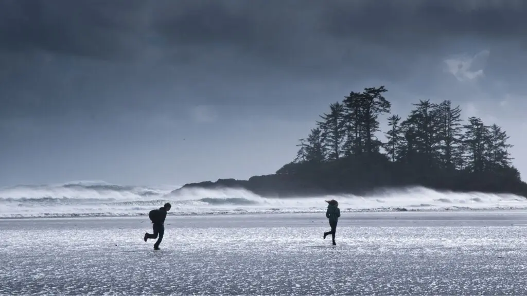 Storm chasing in Tofino on Vancouver Island (Photo: Sander Jain)