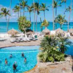 Pool and beach at Holiday Inn Resort Aruba