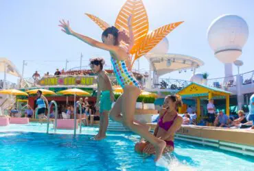 Pool area on Royal Caribbean's Navigator of the Seas (Photo: Royal Caribbean)