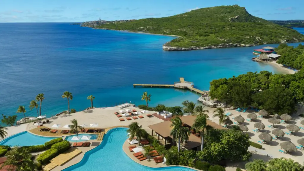 Swimming pool and beach at Dreams Curacao (Photo: Dreams Curacao)