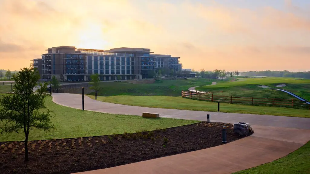 Exterior view of Omni PGA Frisco Resort in Frisco, Texas (Photo: Omni Resorts)
