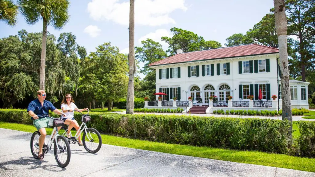 Cycling on Georgia's Golden Isles (Photo: Jekyll Island Authority)