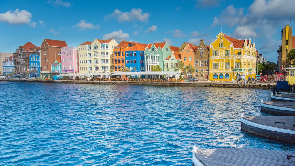 View of Handelskade (Photo: Curacao Tourist Board)